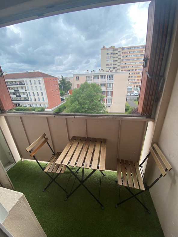 
                                                Colocation
                                                 Belle chambre de colocation à 35 min de Paris