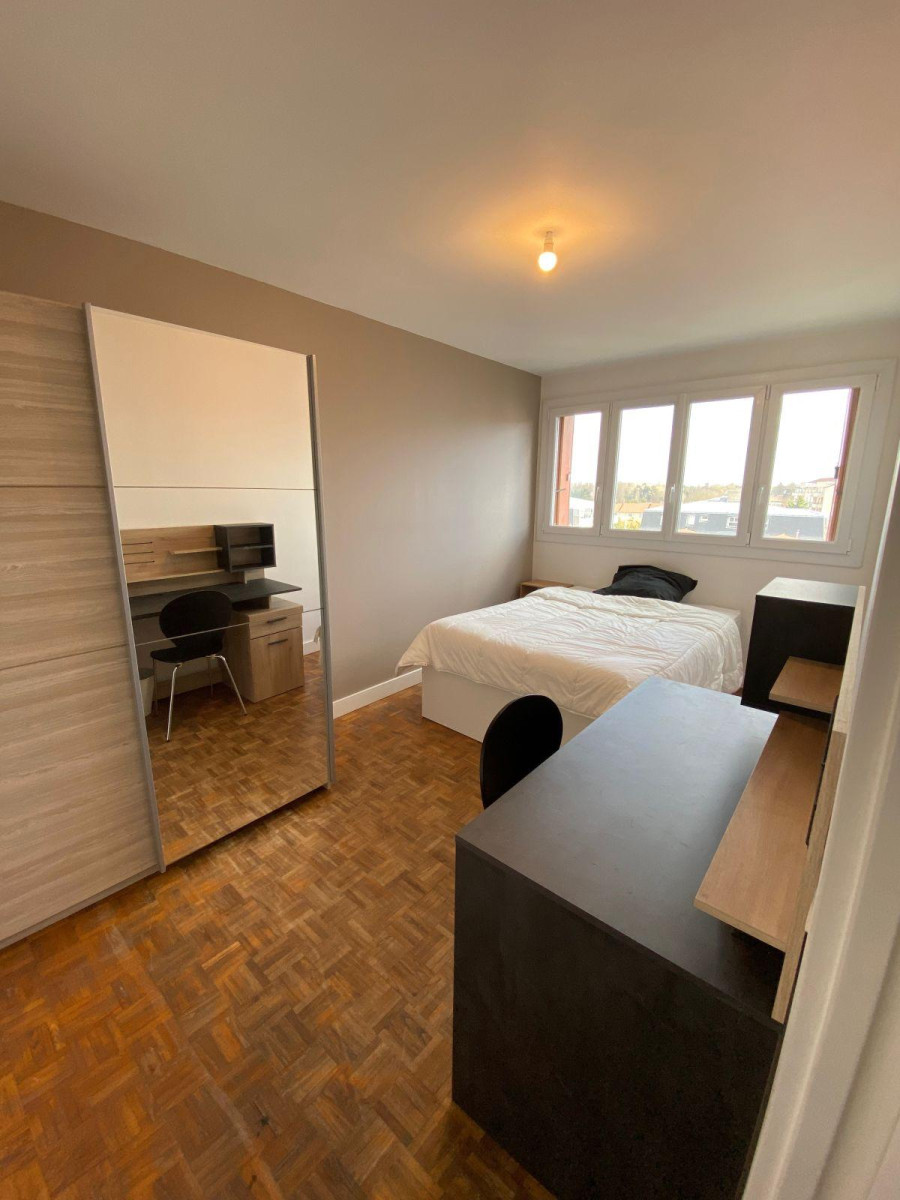 
                                                Colocation
                                                 Belle chambre de colocation à 35 min de Paris