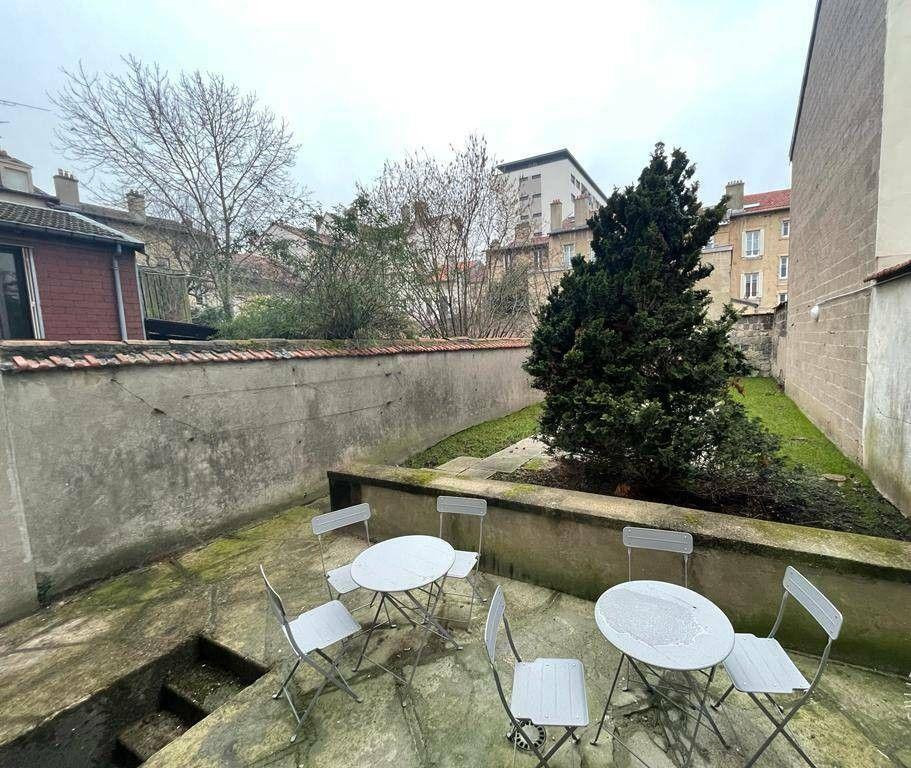 
                                                Colocation
                                                 Belle chambre dispo dans coloc 180m² à Nancy