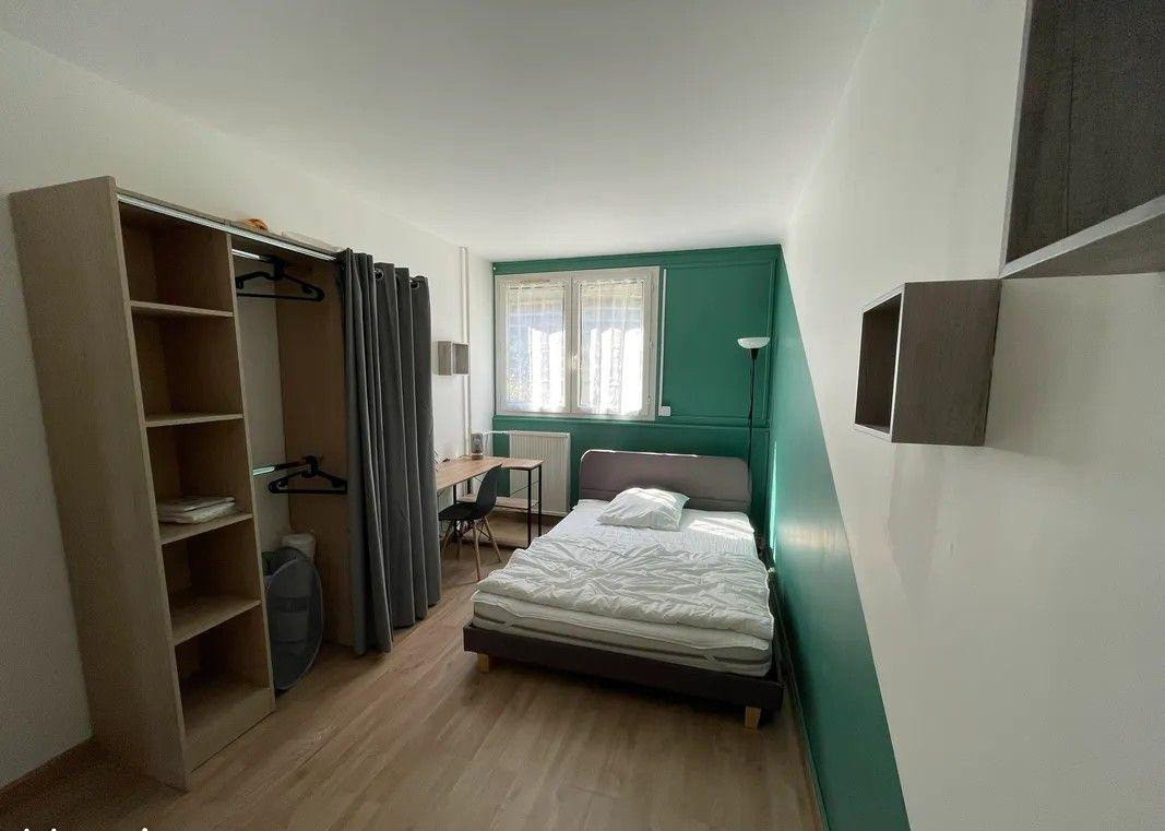 
                                                Colocation
                                                 Belle chambre dispo dans coloc de filles 110m²