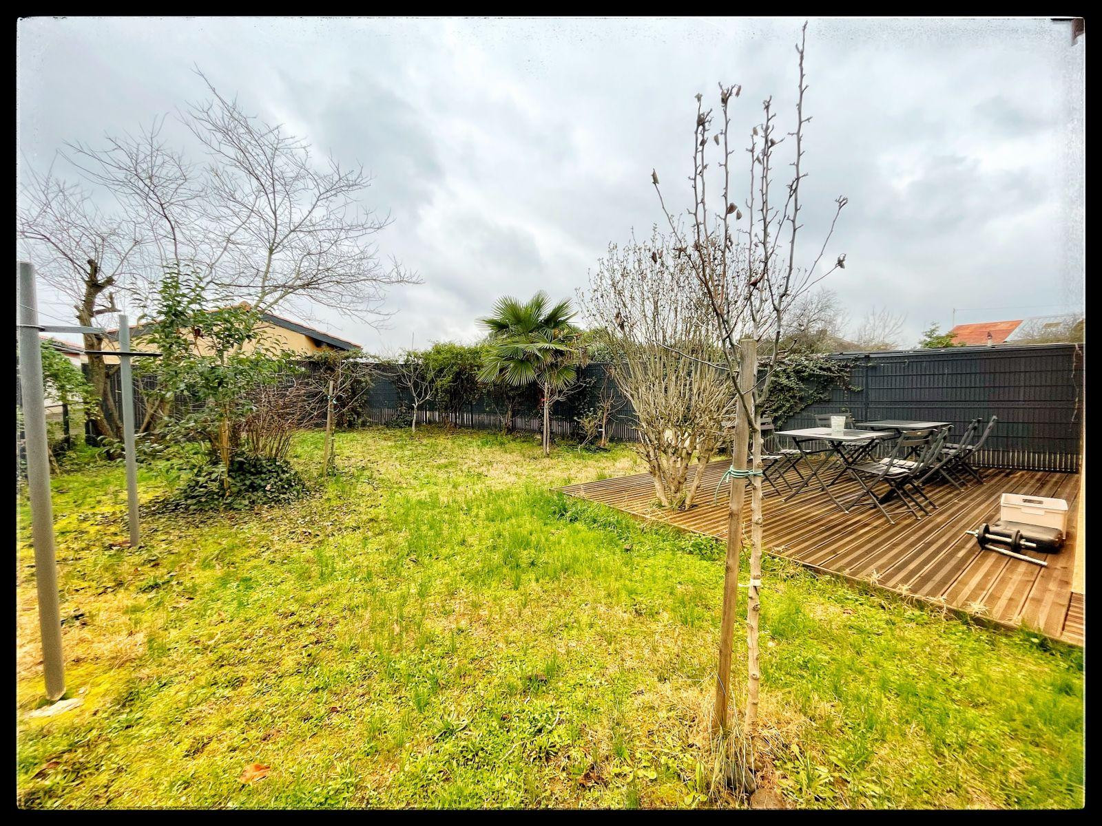 
                                                Colocation
                                                 Belle chambre dispo dans maison 140m²