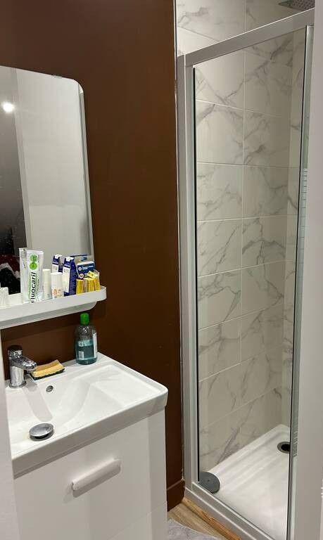 
                                                Colocation
                                                 Belle chambre dispo dans maison de ville en coloc