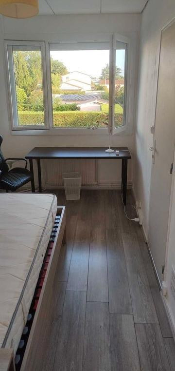 
                                                Colocation
                                                 Belle chambre en colloc dans maison T4 meublée