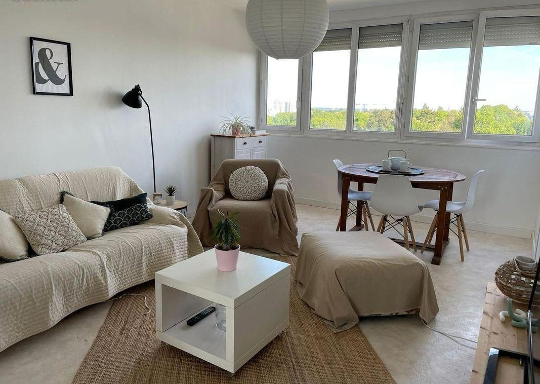 
                                                Colocation
                                                 Belle chambre meublée 14m² dans coloc 86m²