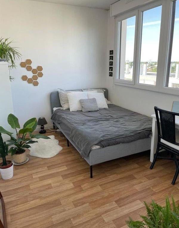 
                                                Colocation
                                                 Belle chambre meublée 14m² dans coloc 86m²