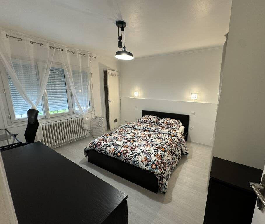 
                                                Colocation
                                                 Belle chambre meublée 14m² dans maison 150m²