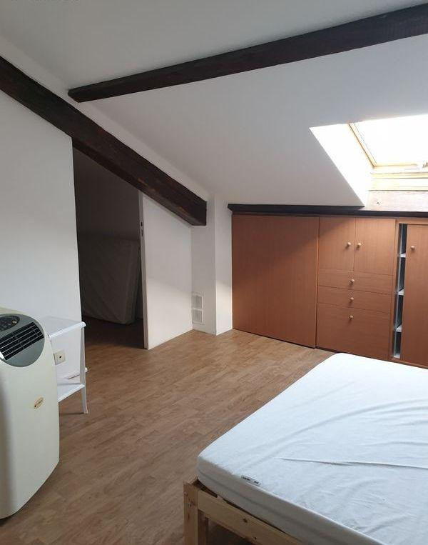
                                                Colocation
                                                 Belle chambre meublée 25m² dans maison coloc 150m²