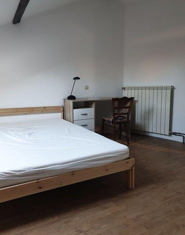 
                                                Colocation
                                                 Belle chambre meublée 25m² dans maison coloc 150m²