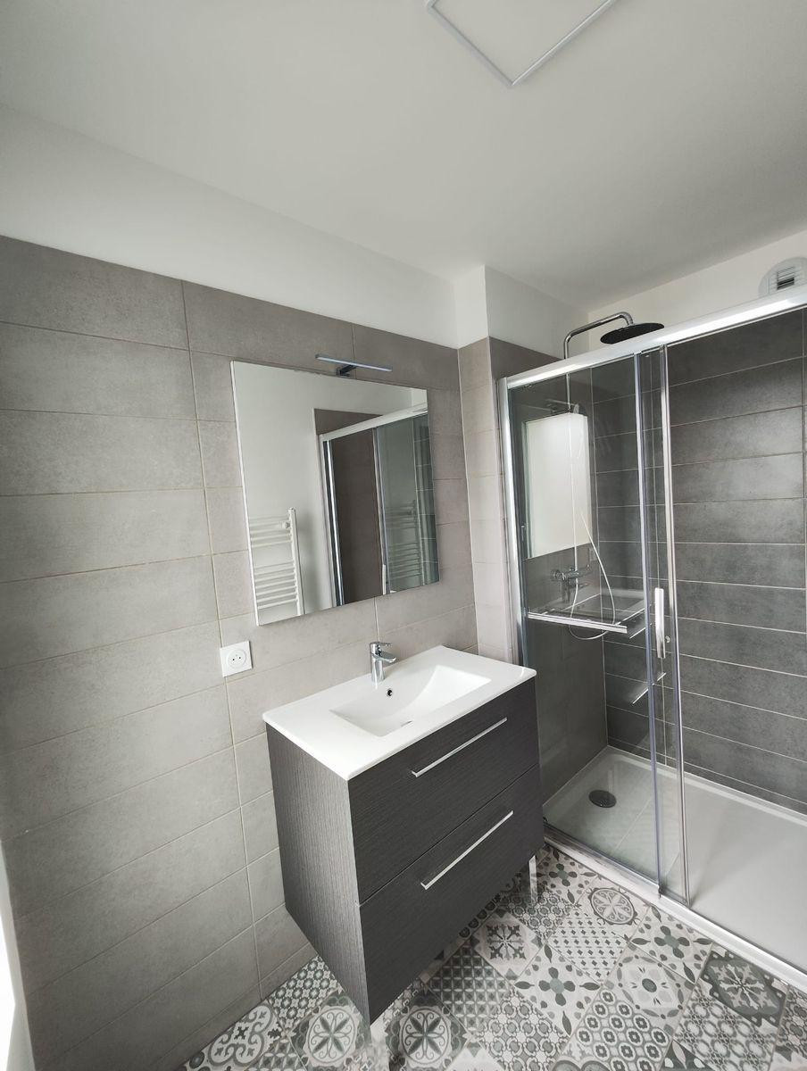 
                                                Colocation
                                                 Belle chambre meublée appt neuf en co-living