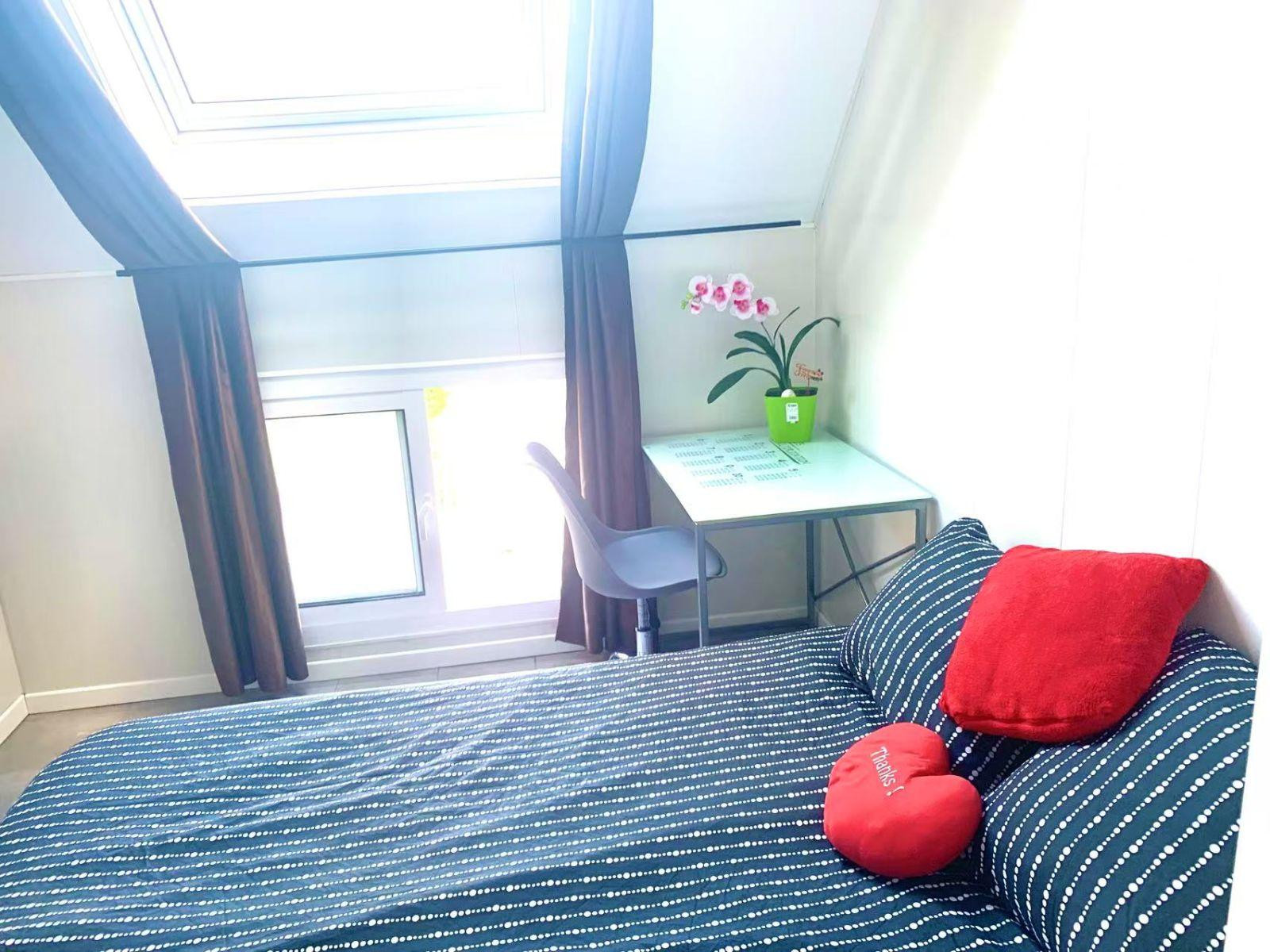 
                                                Colocation
                                                 Belle chambre meublée dans coloc 52m² conviviale
