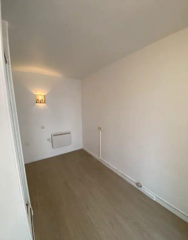 
                                                Colocation
                                                 Belle chambre meublée de 10m² rénovée