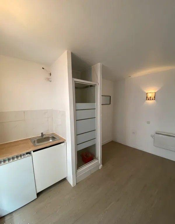 
                                                Colocation
                                                 Belle chambre meublée de 10m² rénovée