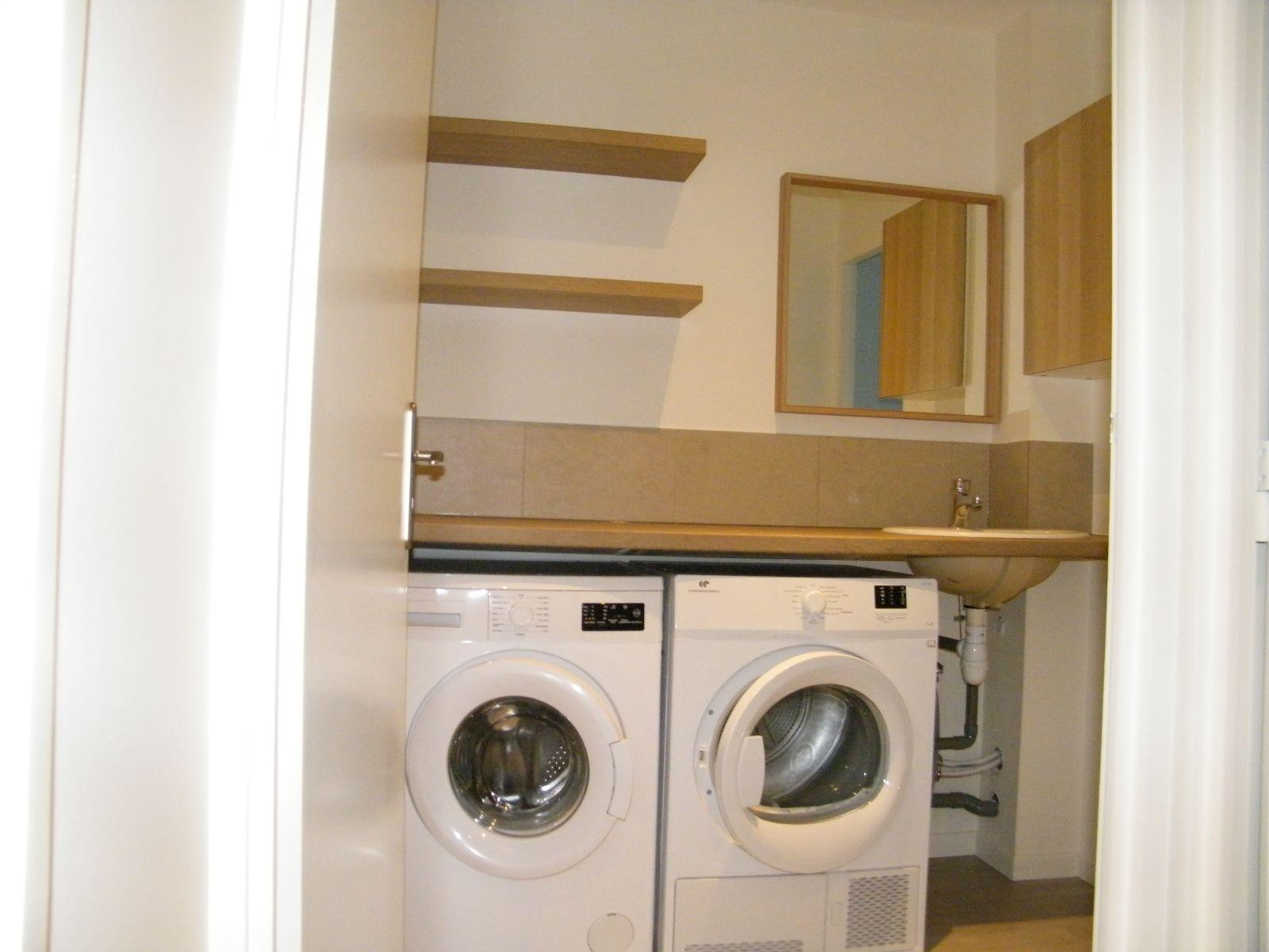 
                                                Colocation
                                                 Belle coloc étudiantes 1 chambre dispo à Oullins