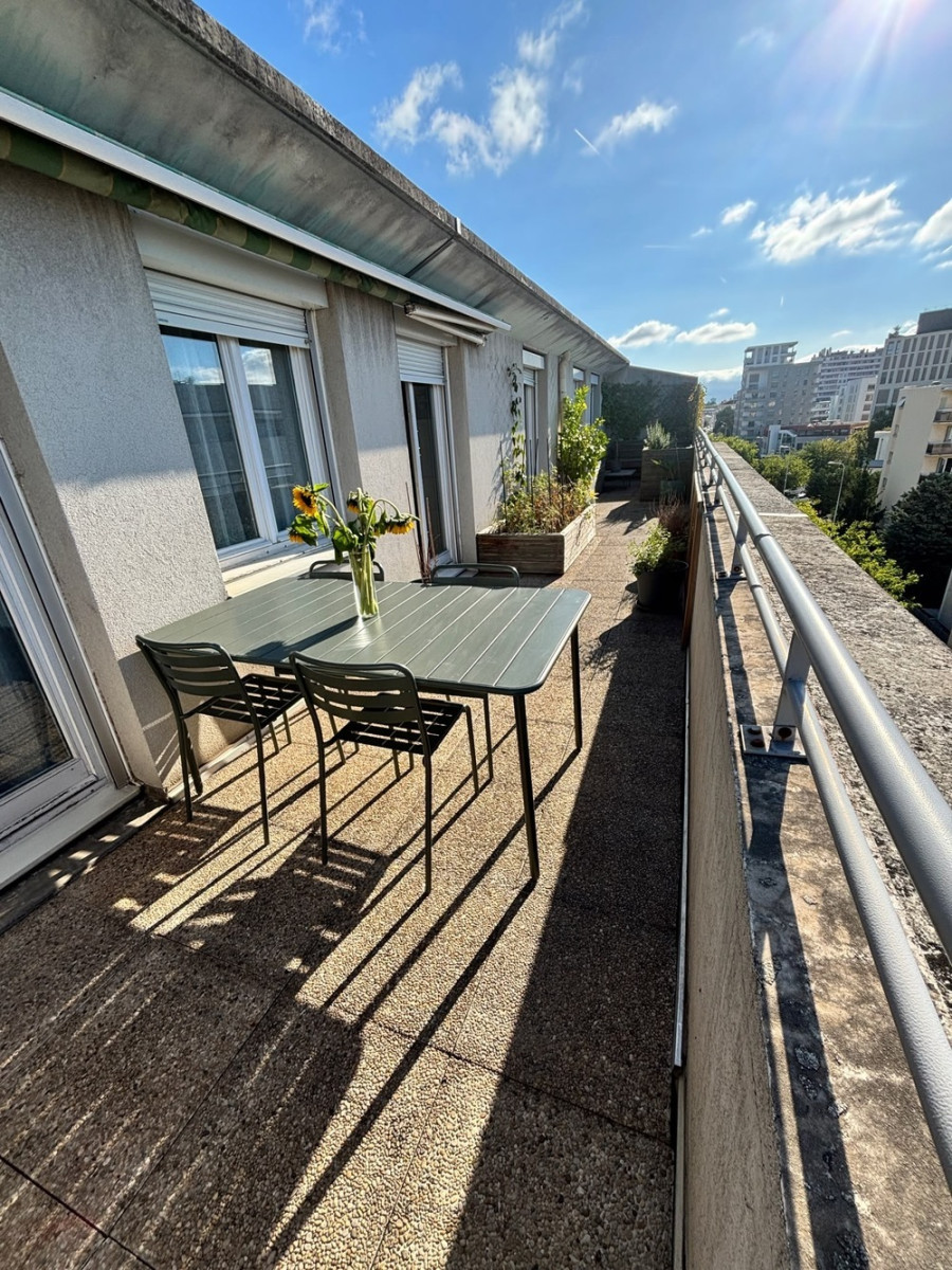 
                                                Colocation
                                                 Belle colocation 120m² meublée avec terrasses