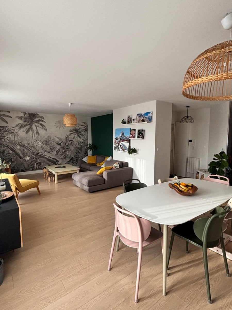 
                                                Colocation
                                                 Belle colocation 120m² meublée avec terrasses