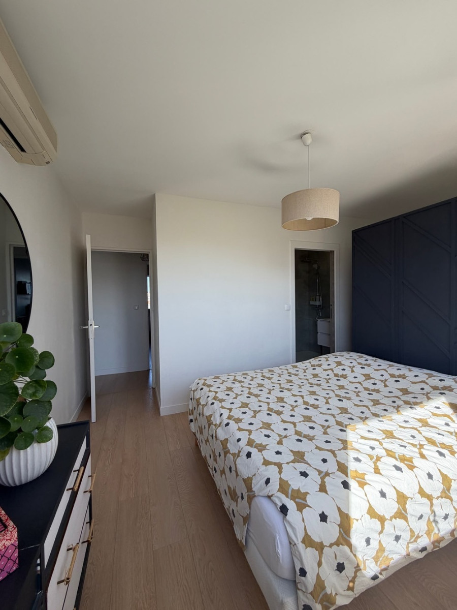 
                                                Colocation
                                                 Belle colocation 120m² meublée avec terrasses