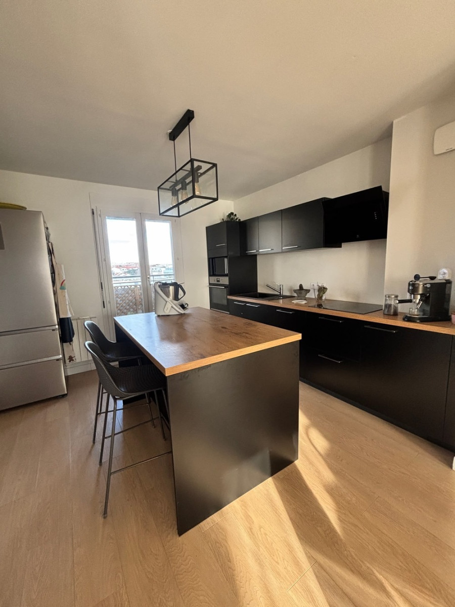 
                                                Colocation
                                                 Belle colocation 120m² meublée avec terrasses