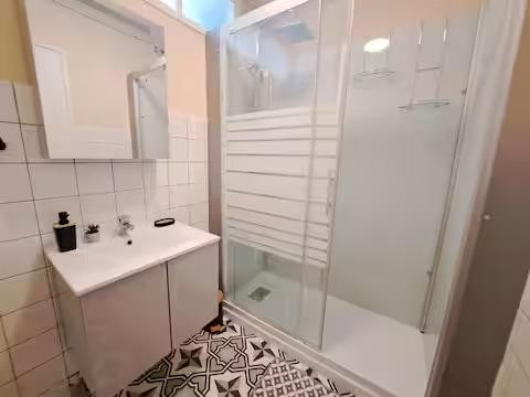 
                                                Colocation
                                                 Belle colocation meublée 87m² 450€ à 500€/mois CC