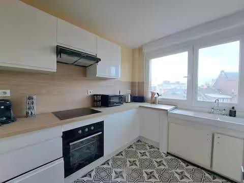 
                                                Colocation
                                                 Belle colocation meublée 87m² 450€ à 500€/mois CC