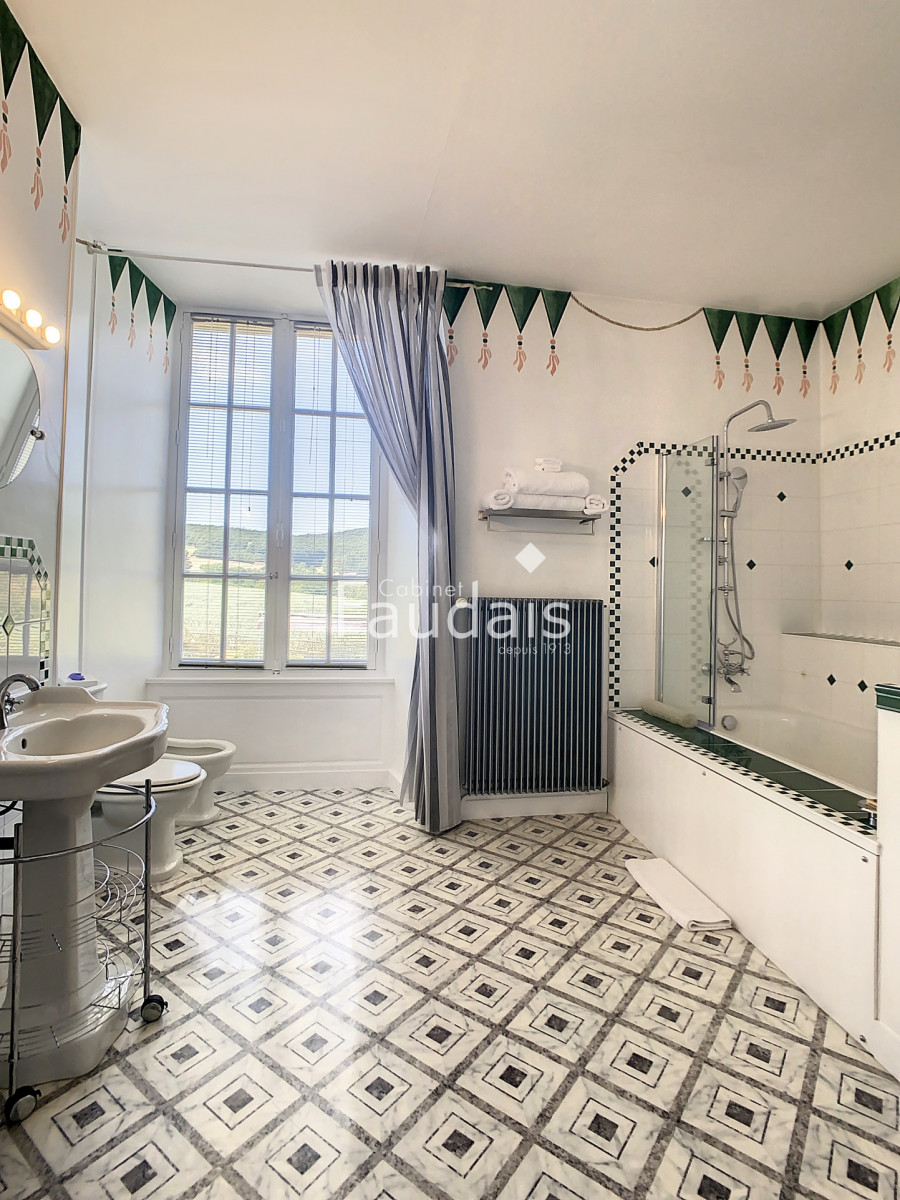 
                                                Vente
                                                 Belle demeure de 368m2 