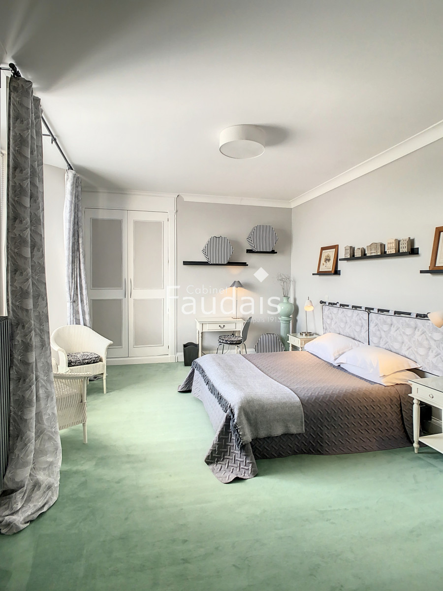 
                                                Vente
                                                 Belle demeure de 368m2 