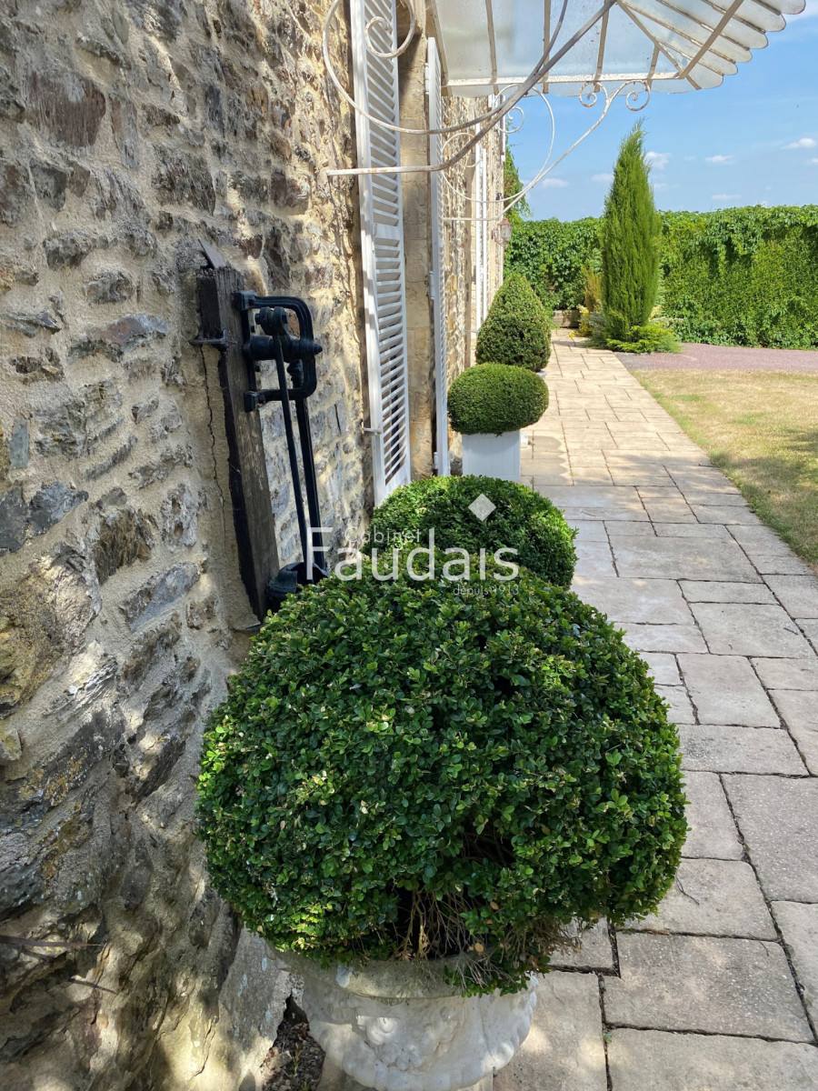 
                                                Vente
                                                 Belle demeure de 368m2 