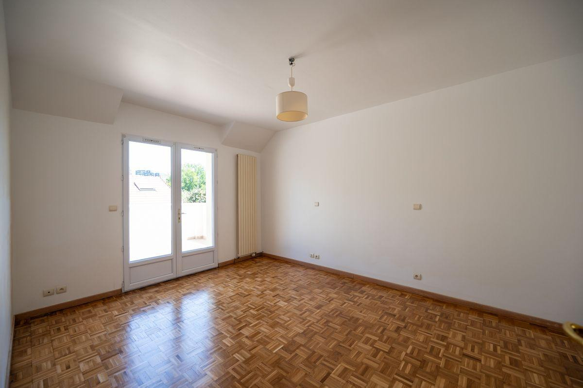 
                                                Location
                                                 Belle maison