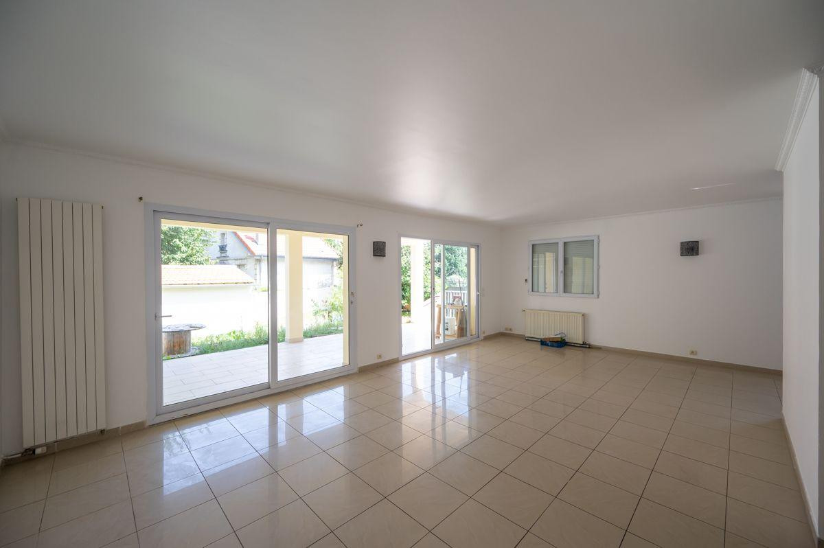 
                                                Location
                                                 Belle maison