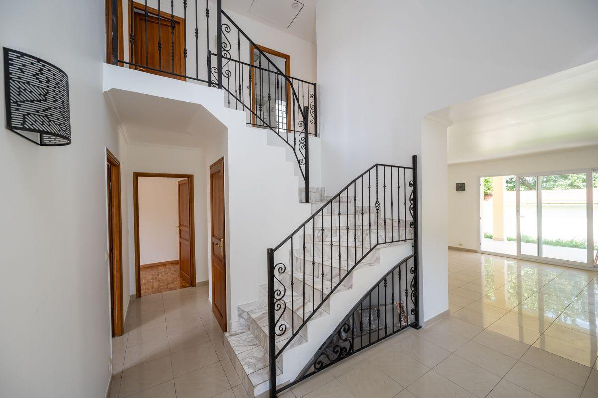 
                                                Location
                                                 Belle maison