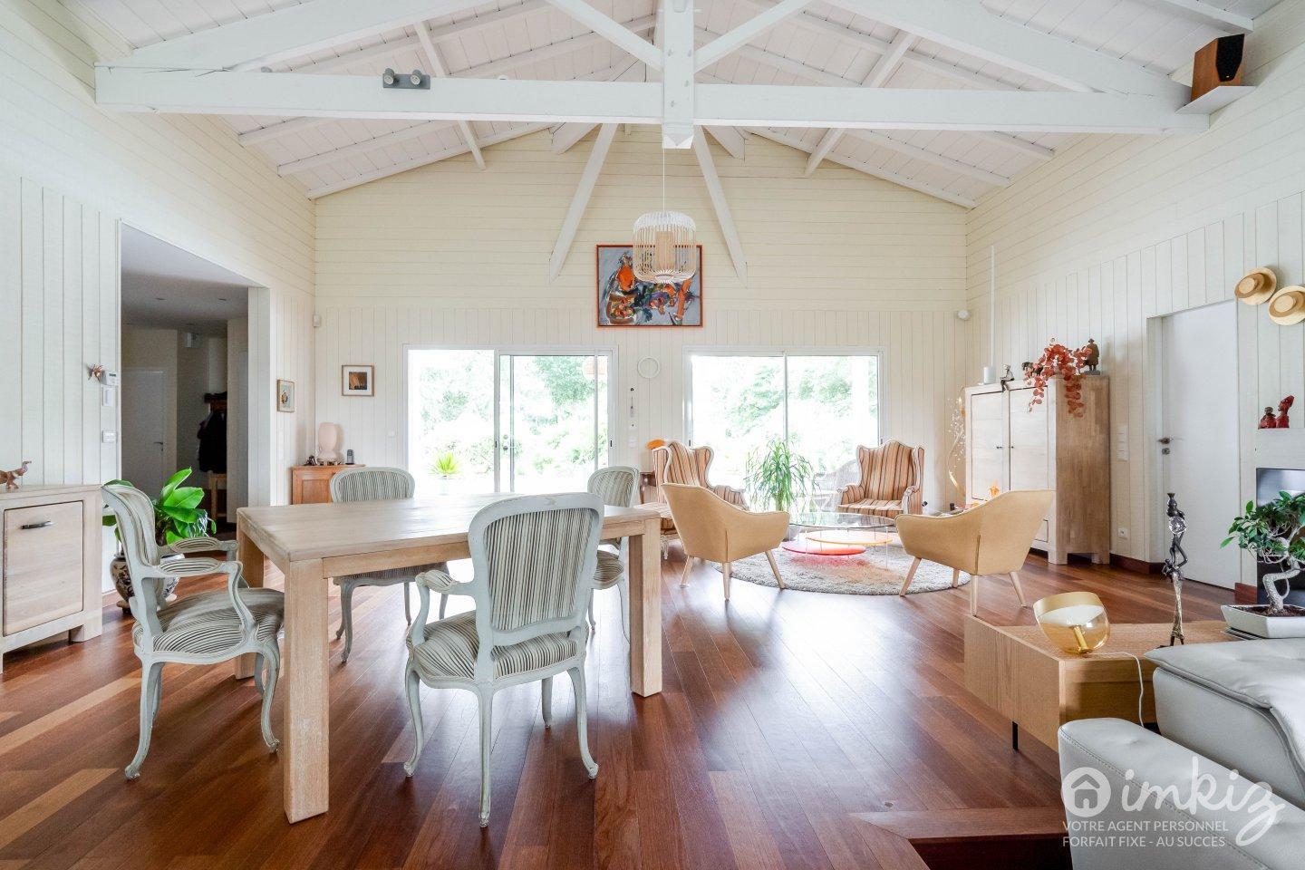 
                                                Vente
                                                 Belle maison 9 pièces