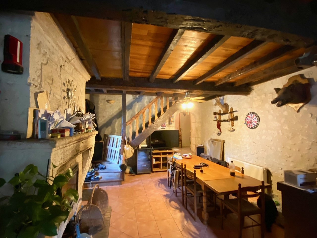 
                                                Vente
                                                 Belle maison ancienne, caractère, bon état d'entretien, superbes cheminées, 6 chambres, piscine, potentiel, piscine,grange et garage, terrain facile d'entretien, proche commodités.