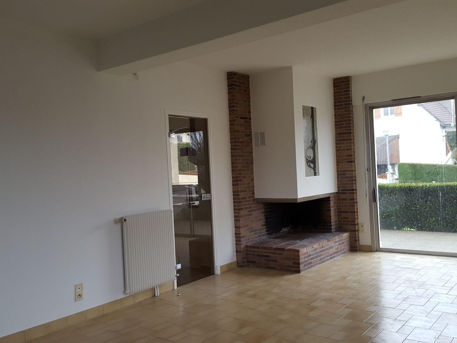 
                                                Location
                                                 Belle maison contemporaine