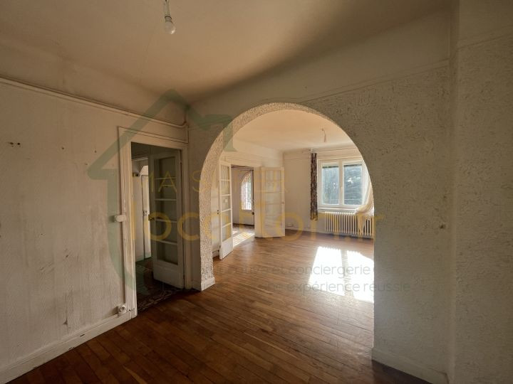 
                                                Location
                                                 Belle Maison de campagne avec sous-sol, grand jardin et garage