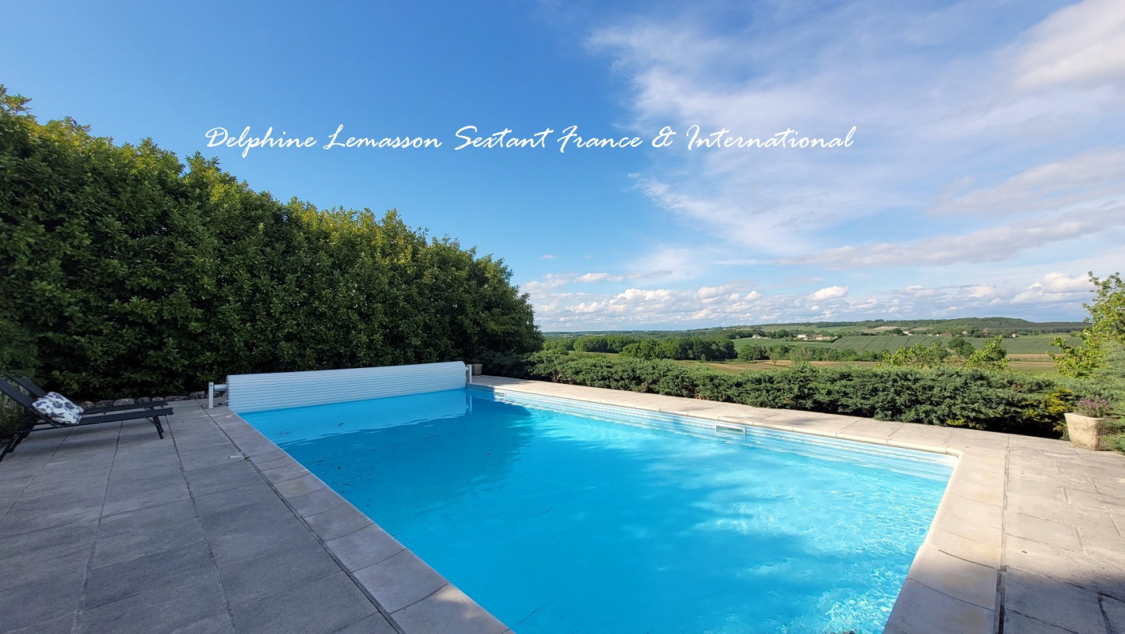 
                                                Vente
                                                 Belle maison en pierre avec piscine et magnifique vue dégagée