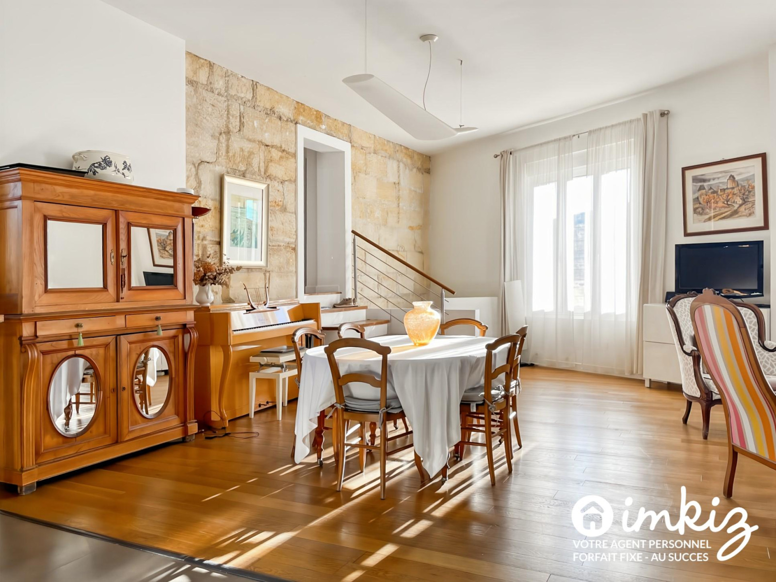 
                                                Vente
                                                 Belle maison en pierre, garage + piscine intérieur