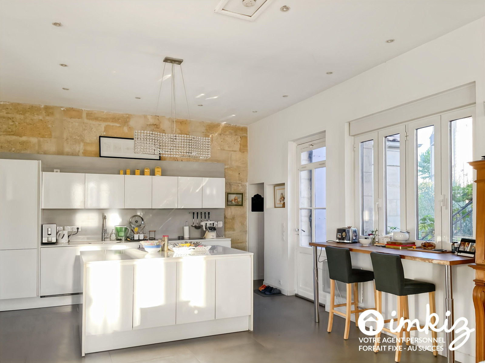 
                                                Vente
                                                 Belle maison en pierre, garage + piscine intérieur