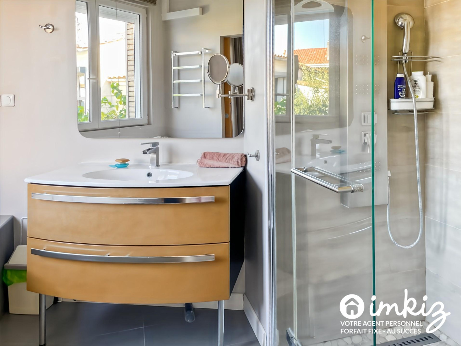 
                                                Vente
                                                 Belle maison en pierre, garage + piscine intérieur