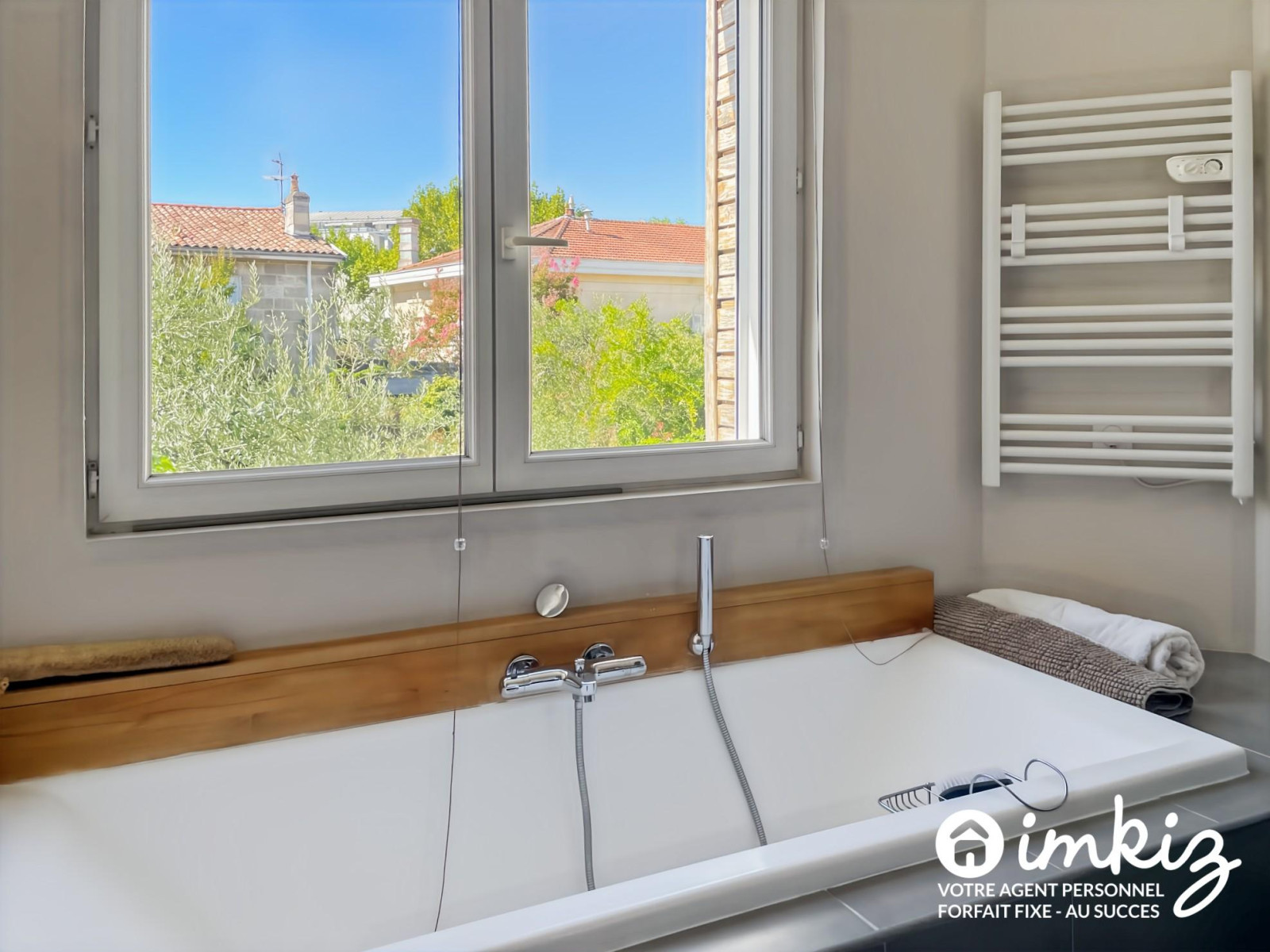 
                                                Vente
                                                 Belle maison en pierre, garage + piscine intérieur