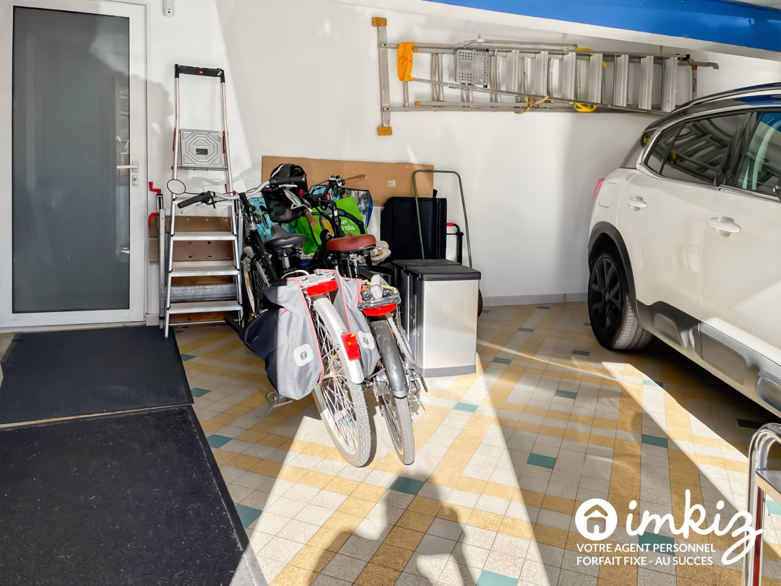 
                                                Vente
                                                 Belle maison en pierre, garage + piscine intérieur
