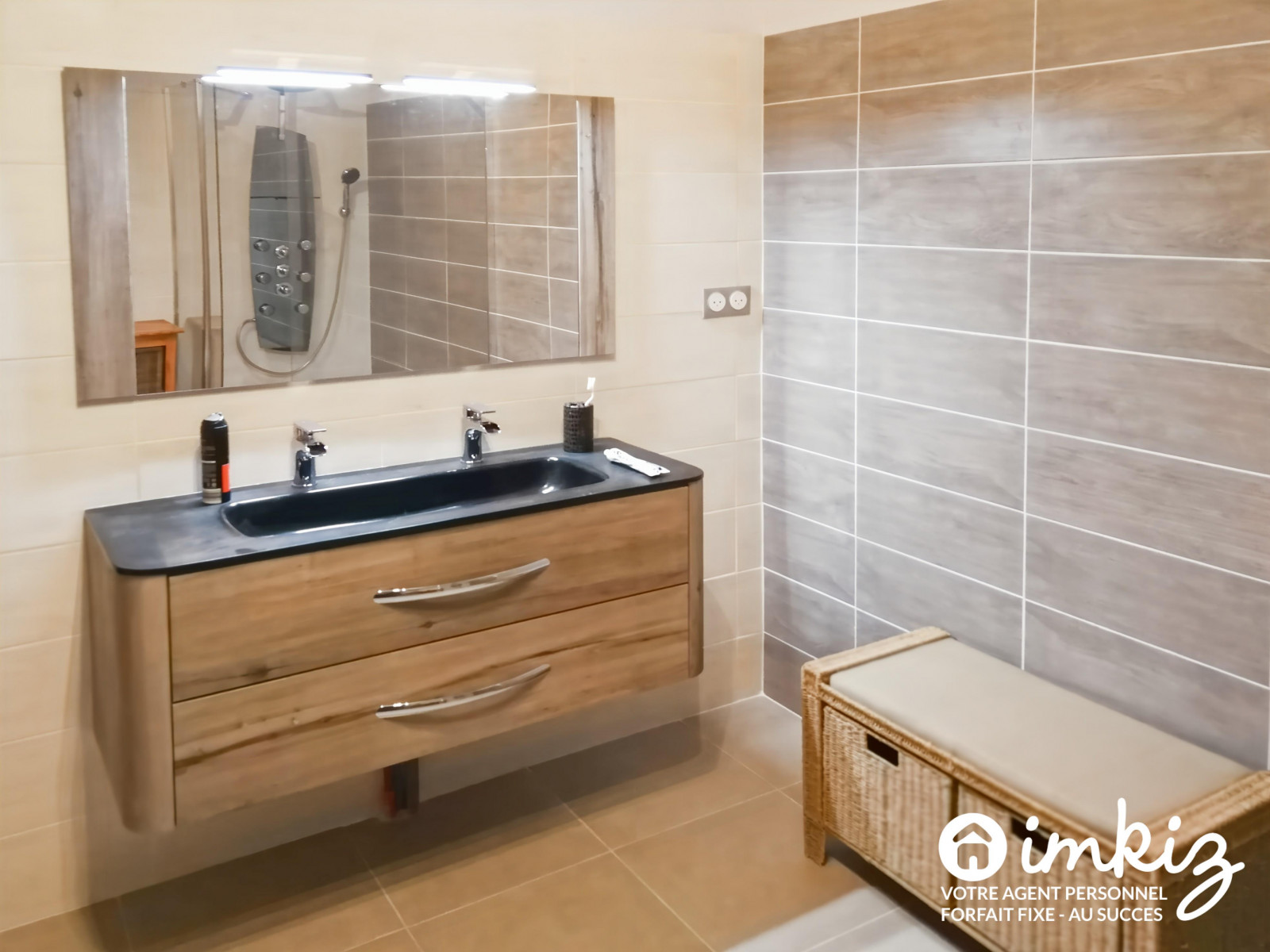 
                                                Vente
                                                 Belle maison familiale 6 pièces + piscine + jardin