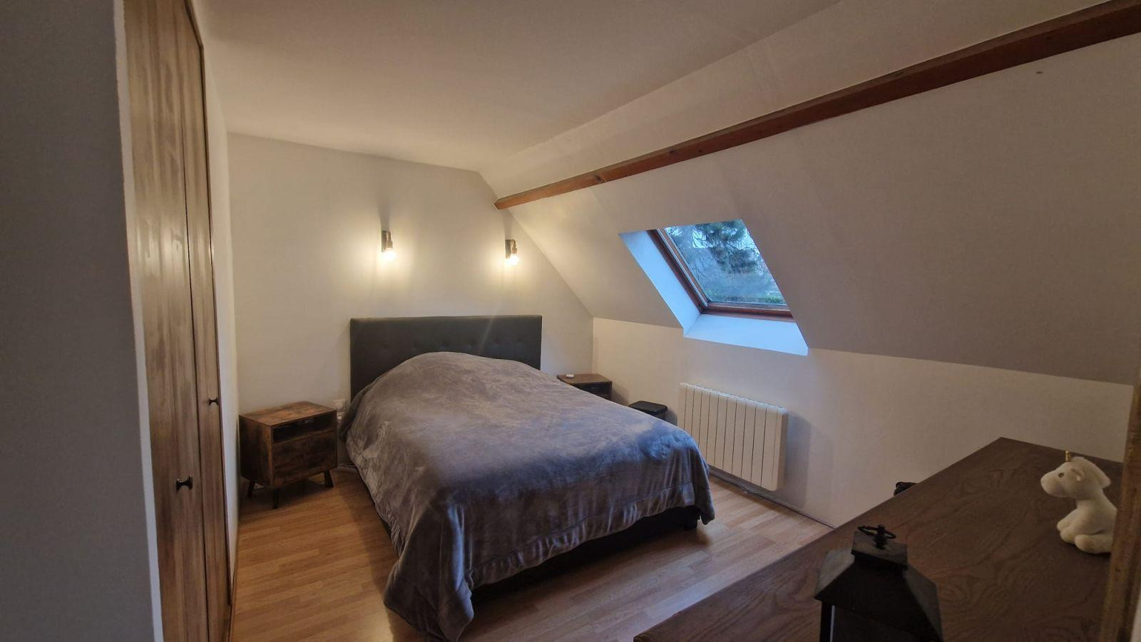 
                                                Location
                                                 Belle maison individuelle avec du terrain!