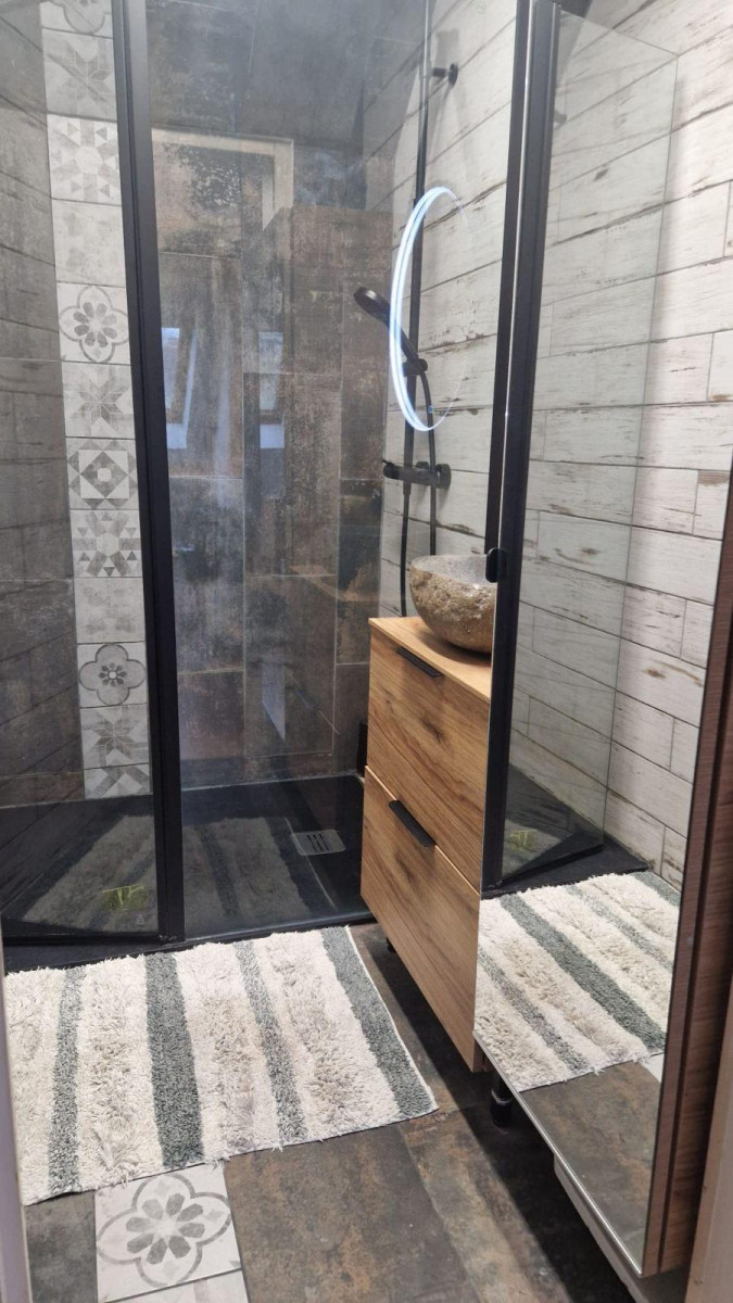 
                                                Location
                                                 Belle maison individuelle avec du terrain!