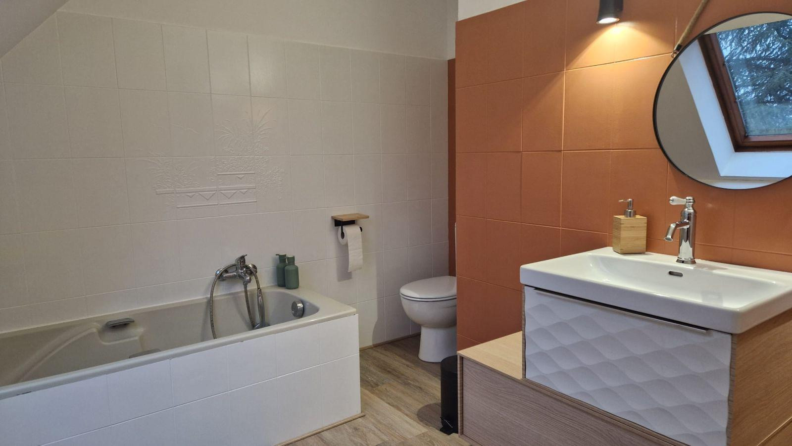 
                                                Location
                                                 Belle maison individuelle avec du terrain!