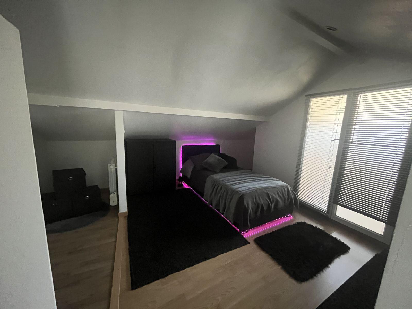 
                                                Location
                                                 Belle maison sur 3 étages