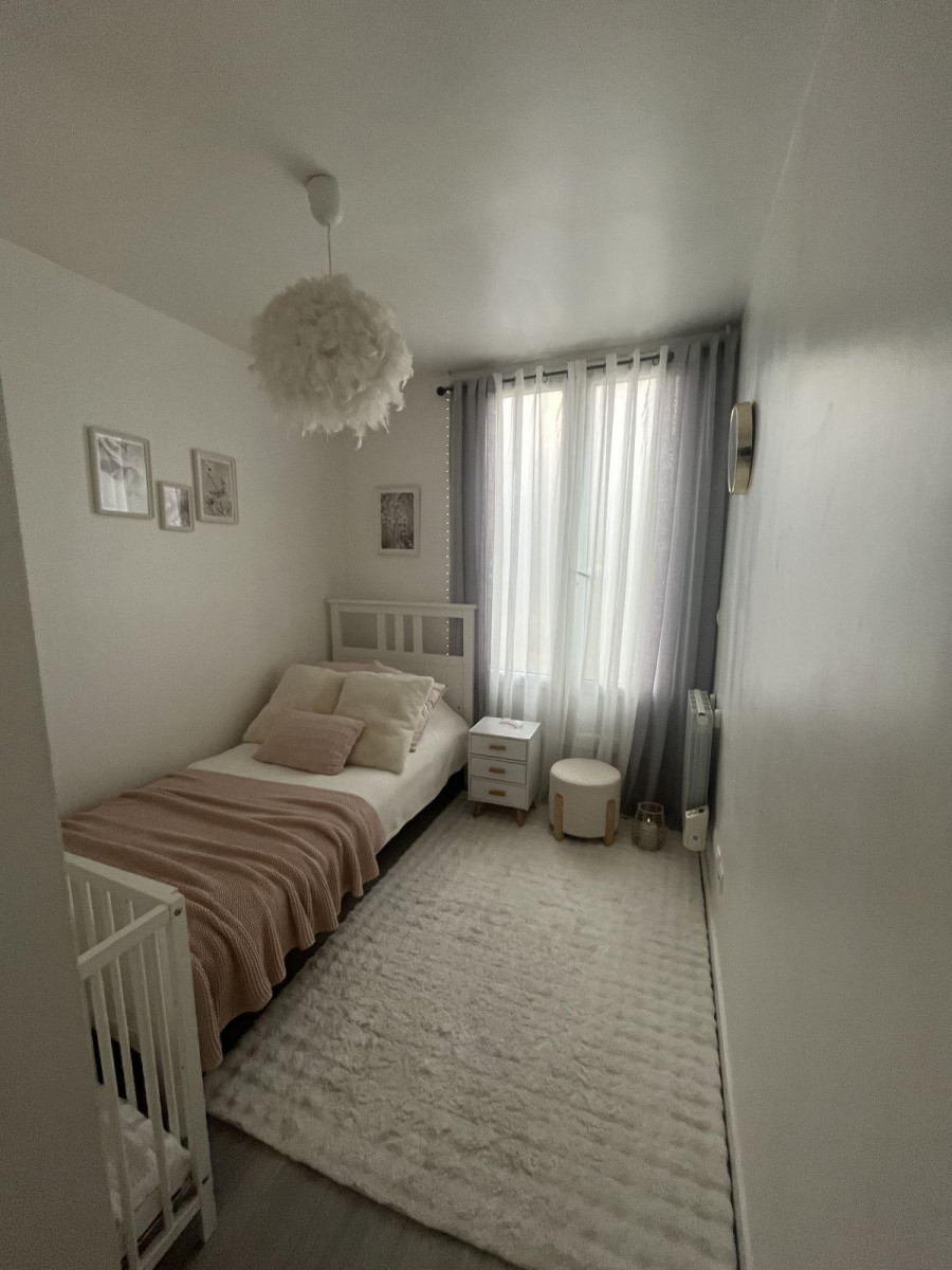 
                                                Location
                                                 Belle maison sur 3 étages