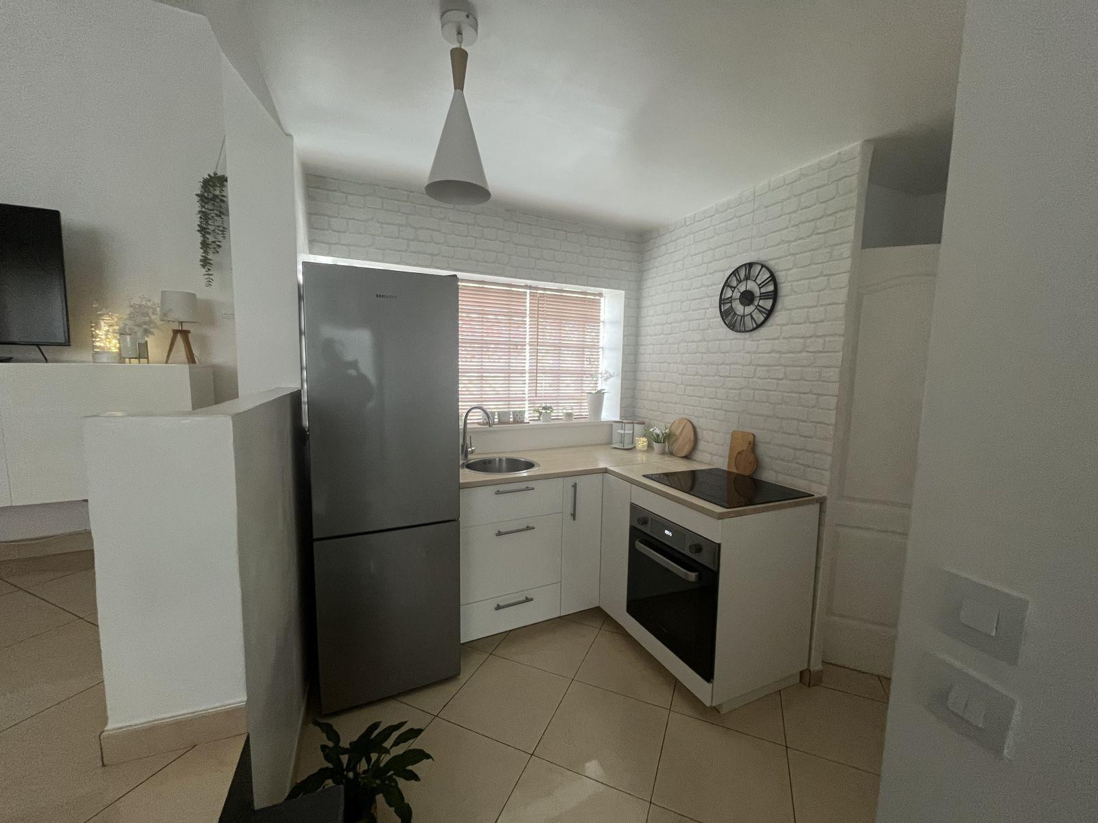 
                                                Location
                                                 Belle maison sur 3 étages