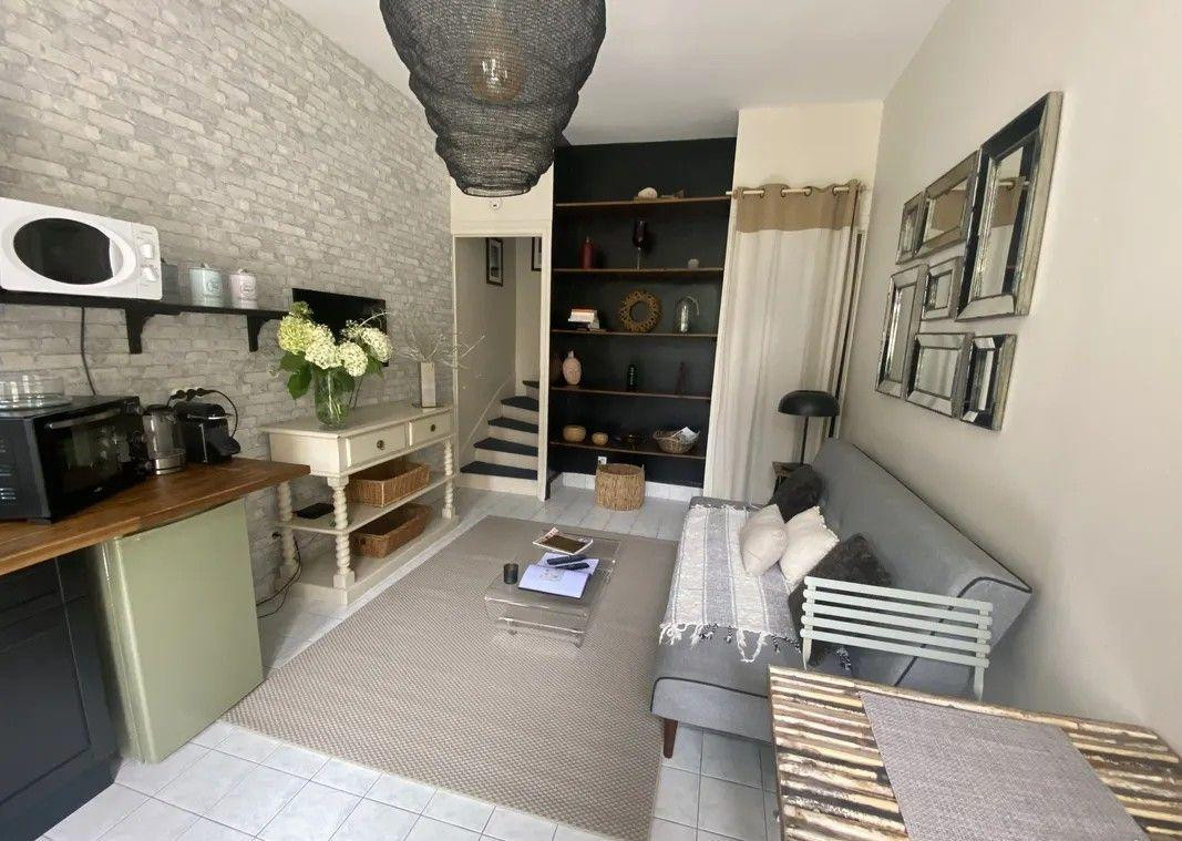 
                                                Location
                                                 Belle maisonnette au calme dans grande propriété