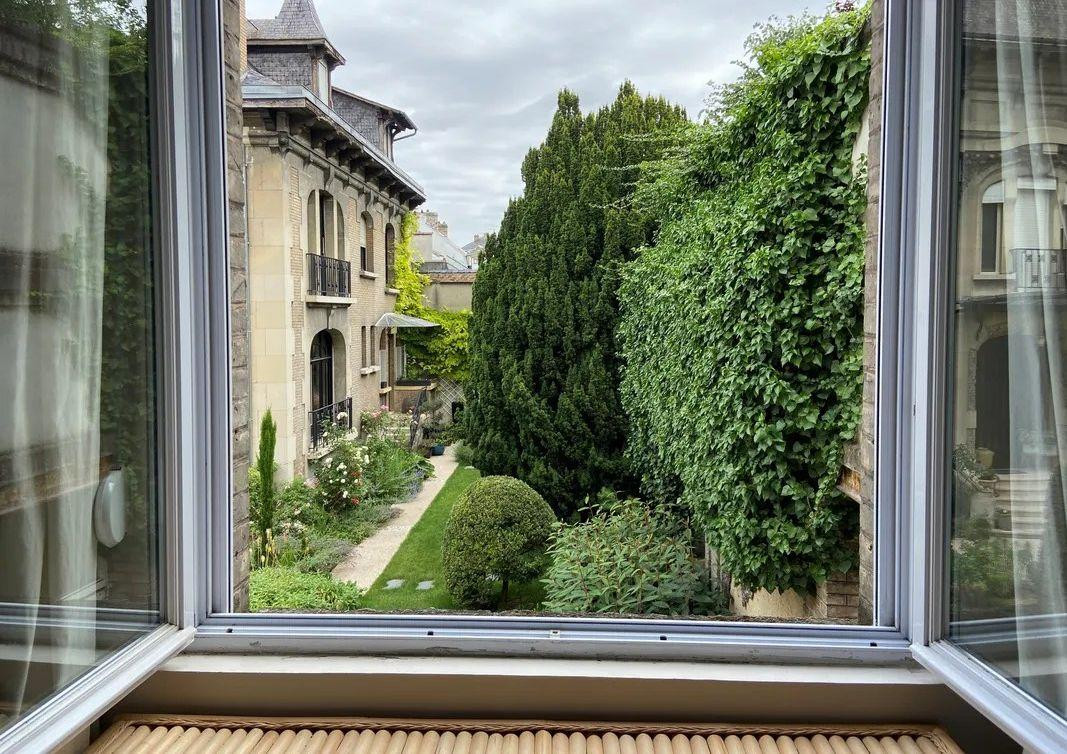 
                                                Location
                                                 Belle maisonnette au calme dans grande propriété