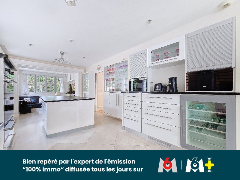 
                                                Vente
                                                 Belle propriété lumineuse, confort moderne, parc de 1.6 hectares