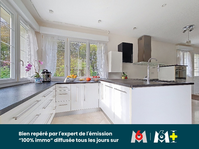 
                                                Vente
                                                 Belle propriété lumineuse, confort moderne, parc de 1.6 hectares